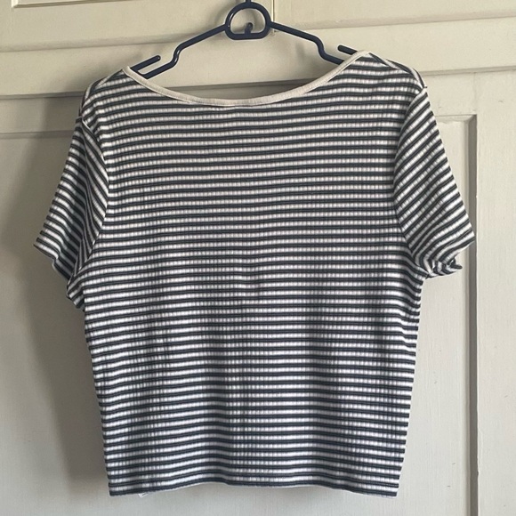 Levi’s Short Sleeve Britt Snap Front Top. Pre-Owned. - Picture 5 of 14